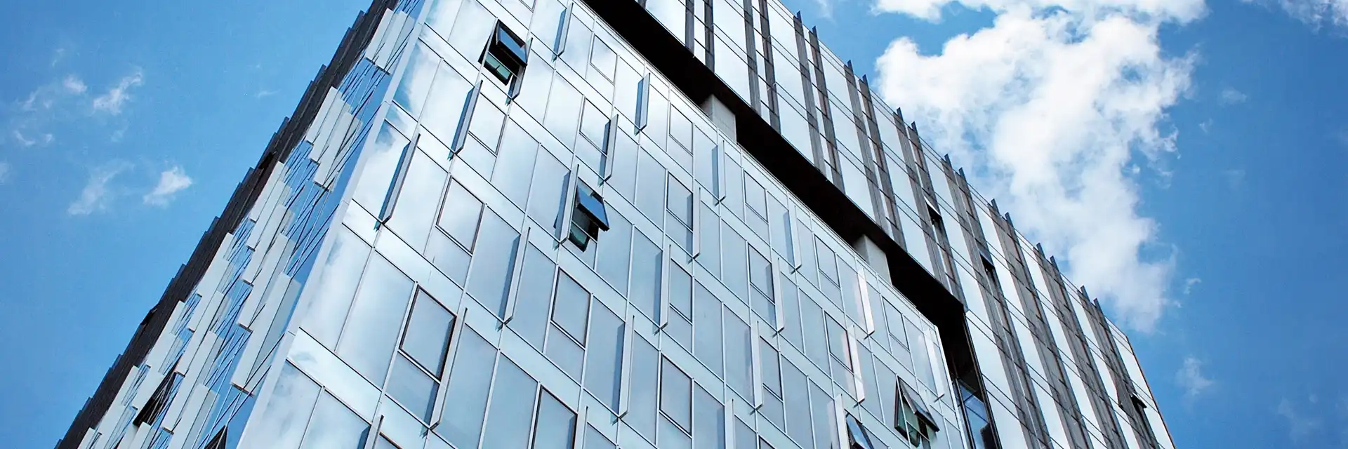 VFE, Über uns, Bürogebäude mit gekippten Fenstern